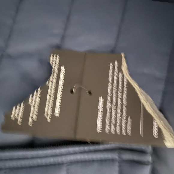 Women's Quilted Vest - Picture 6 of 8